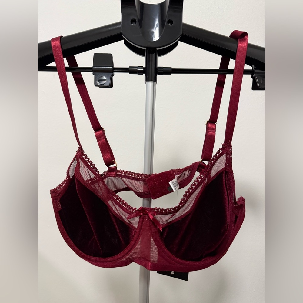 Fashion Nova Deep in your Eyes Velevt Burgundy Lace Bra NWT Women’s 1X